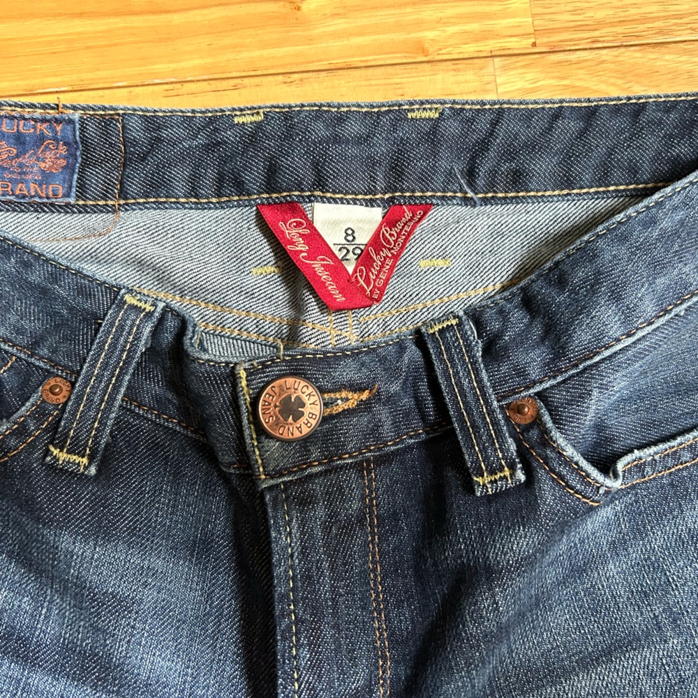 Lucky jeans. Lola mid rise boot cut. In Excellent ConditionSize 8; 29.